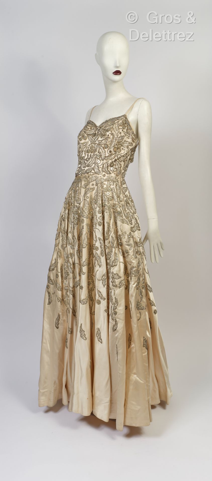 Null Pierre BALMAIN haute couture circa 1955 - Robe en satin duchesse champagne &hellip;