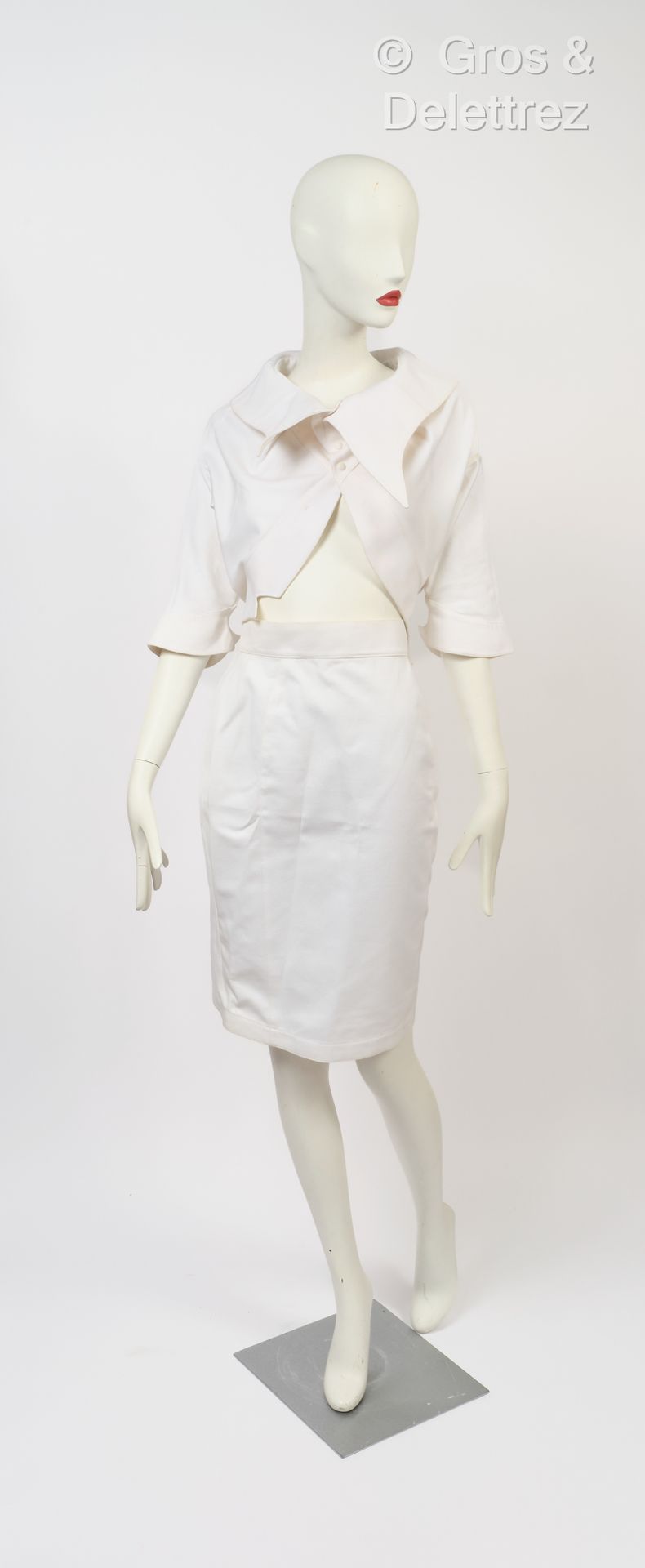 Null Marlène couture for Thierry MUGLER - 白色棉质方格纹套装，包括一件带鳍夹克和一条裙子。尺寸 40（有污渍和痕迹）。