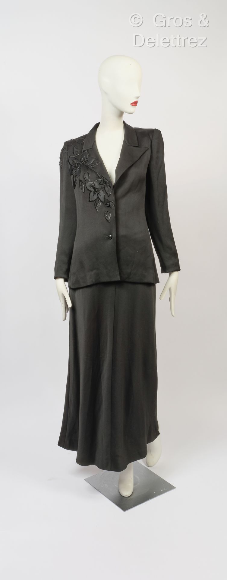 Null Jean-Louis SCHERRER - 黑色缎面羊毛外套和长裙。