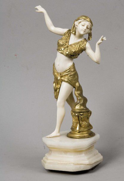 FATORI (Ecole Italienne) Danseuse orientale Sculpture chryséléphantine en bronze&hellip;