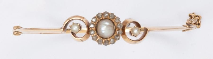 Null Bracelet jonc ouvrant en or jaune 14K orné, au centre, d’une perle baroque &hellip;
