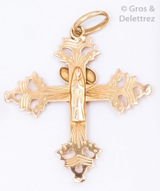 Null Pendentif «?croix de Savoie?» en or jaune ciselé. P. 2,6g.