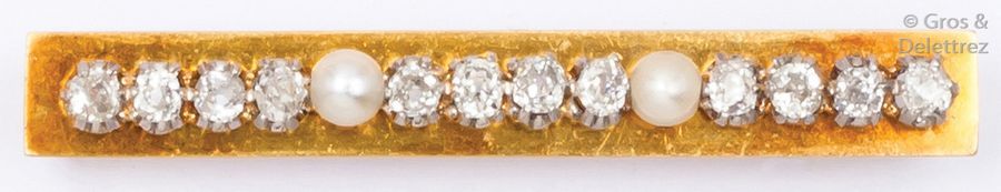 Null Broche en or jaune et or gris ciselés ornée de diamants de taille ancienne &hellip;