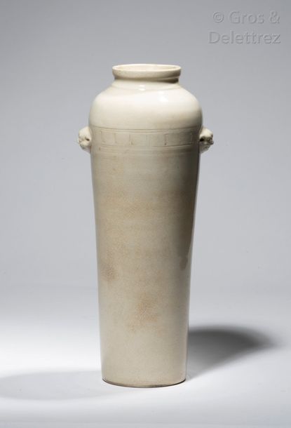 Null Chine, XVIIIe siècle Vase cylindrique surmonté d'un petit col orné de deux &hellip;