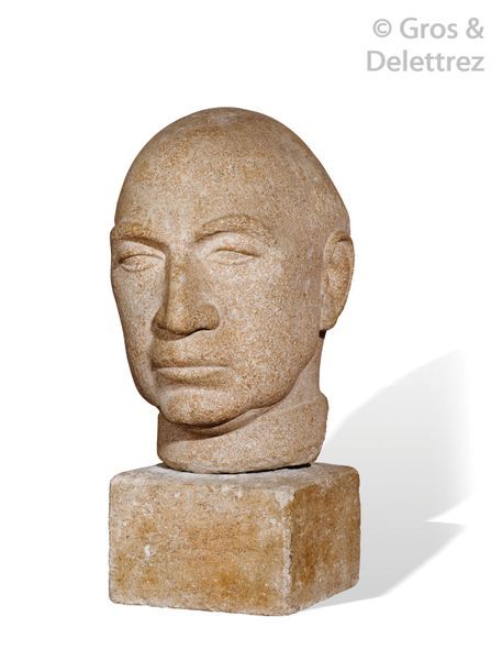 Georges SALENDRE (1890-1985) Tête d’homme Scultupre en pierre Signée. Montée sur&hellip;