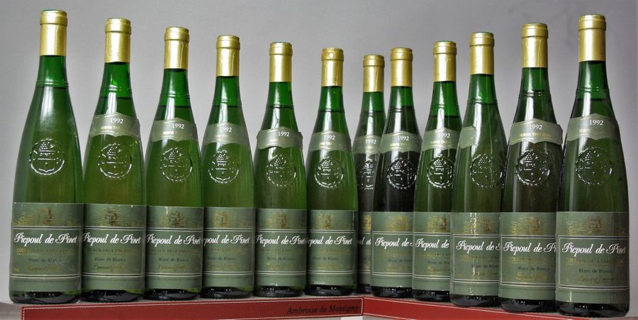 Null 12 bouteilles COTEAUX DU LANGUEDOC Blanc - PICPOUL DU PINET 1992 

Deux col&hellip;