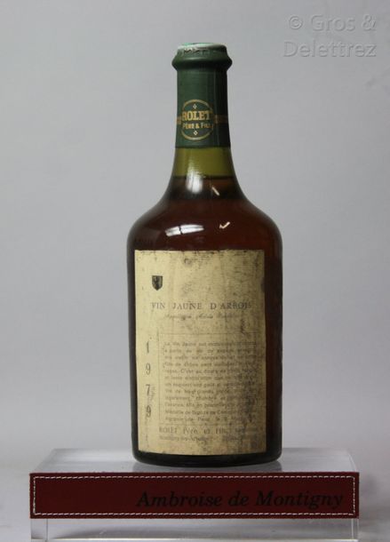 Null 1 bouteille JURA - VIN JAUNE - ROLET Père et Fils 1979 Etiquette sale.