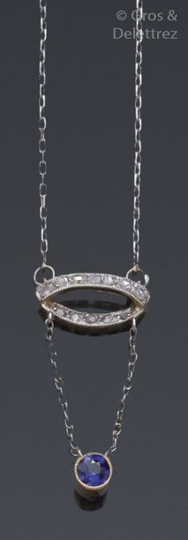 Null Collier en or gris orné d’un motif serti de diamants taillés en rose retena&hellip;