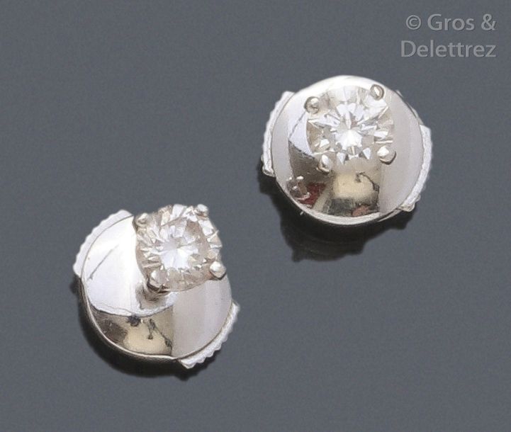 Null Paire de boutons d’oreilles en or gris ornés de diamants taillés en brillan&hellip;