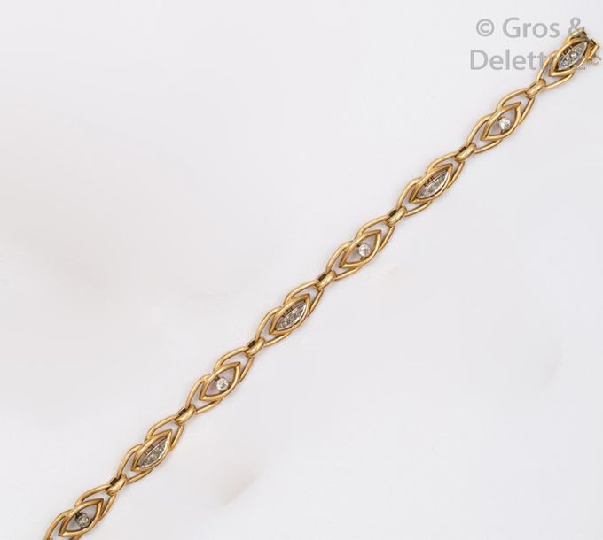 Null Bracelet articulé en or jaune à maillons fuseau sertis de diamants taillés &hellip;