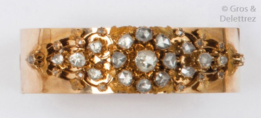 Null Bracelet rigide ouvrant en or jaune 14K, orné d’un motif central serti de d&hellip;