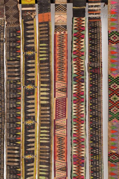 Null Une exceptionnelle collection de 47 ceintures Berbères, Afrique du Nord


A&hellip;
