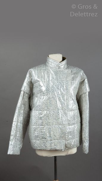 Elisabeth de SENNEVILLE Collection 1979. Veste en aluminium aiguilleté de la Nas&hellip;