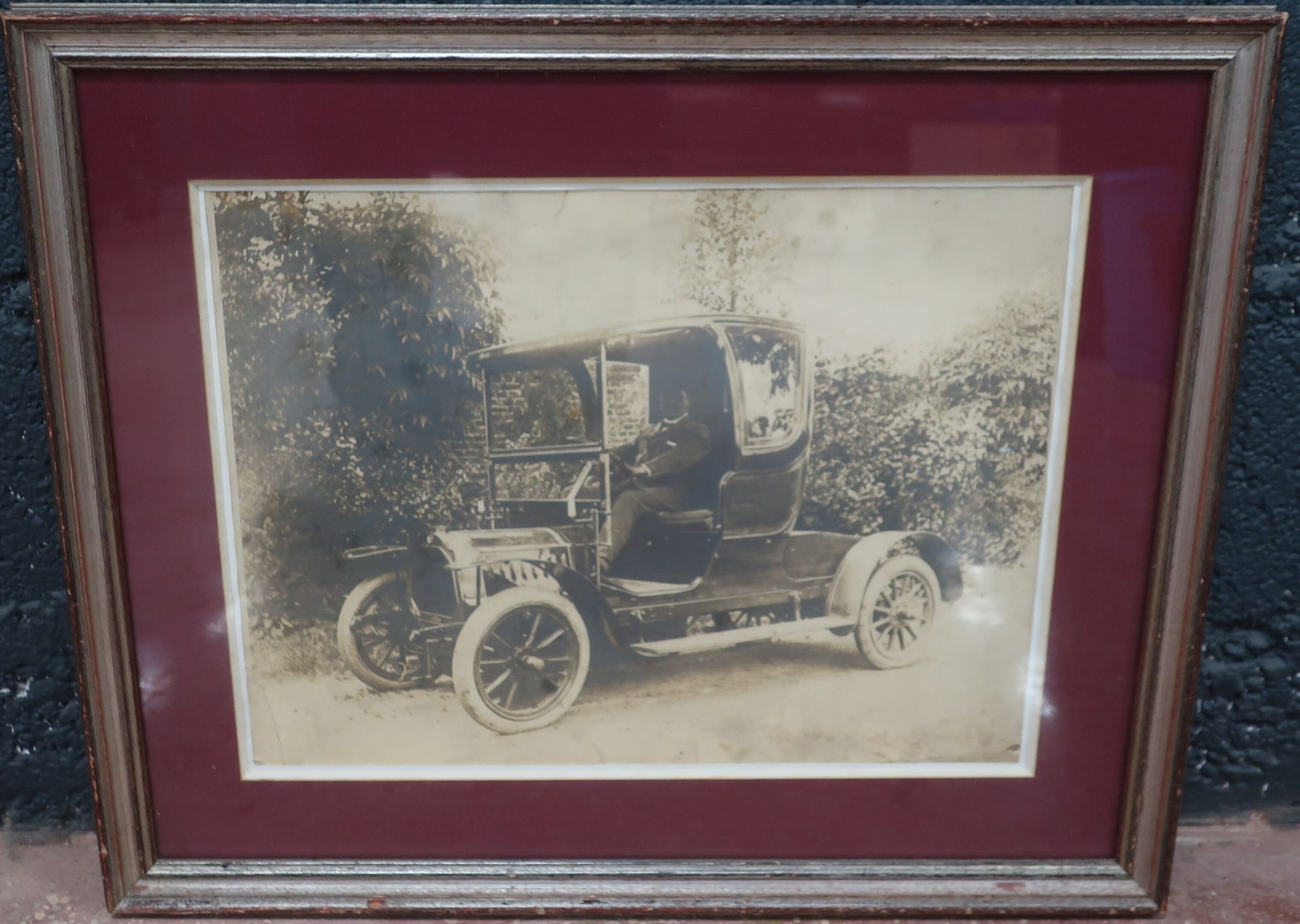 Null AUTOMOBILIA : Antique photograph of a DION BOUTON car (?) 30 x 39 (tears an&hellip;