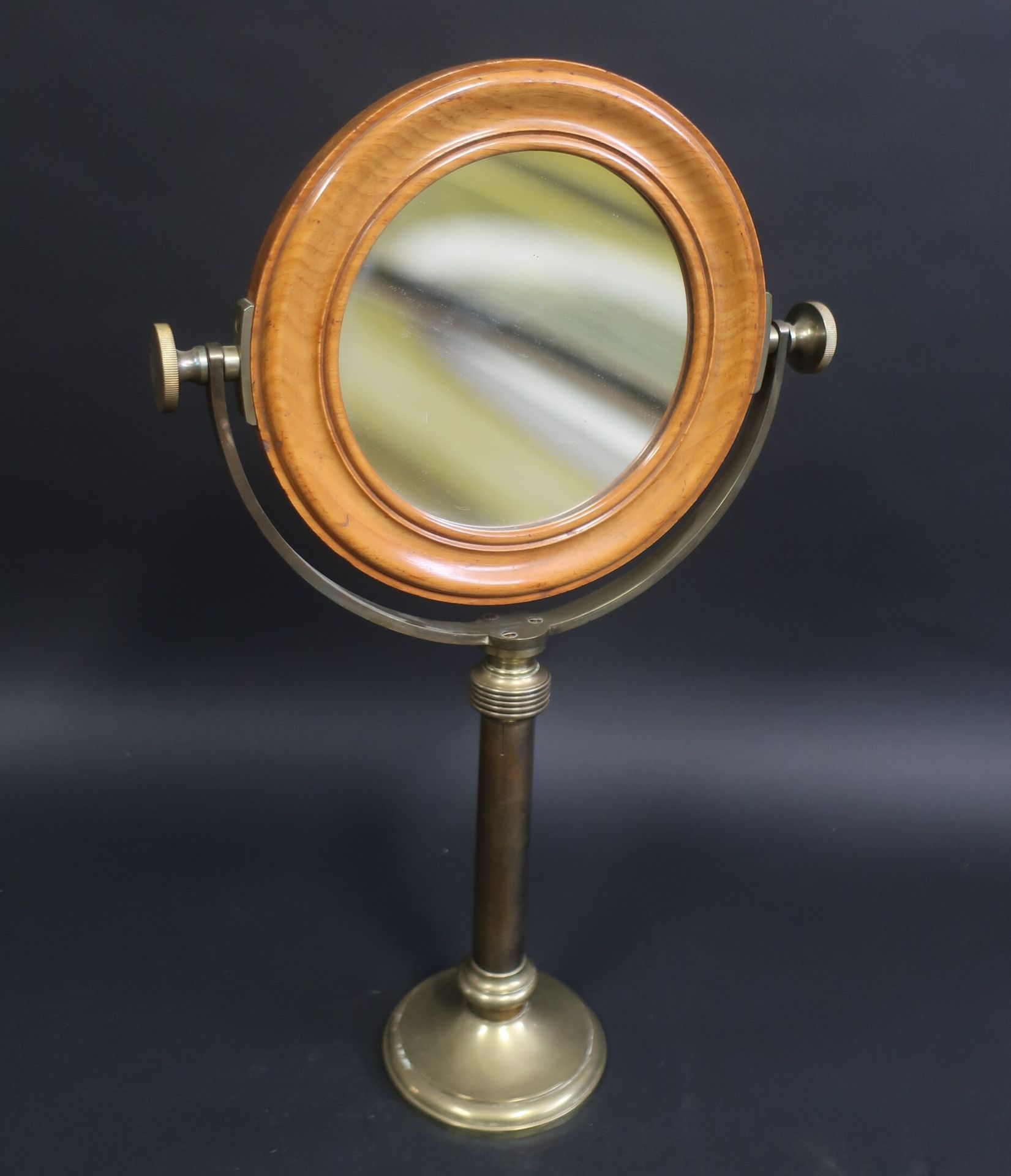 Null Maison Jules DUBOSCQ - Ph. PELLIN : Wooden laboratory mirror on brass colum&hellip;