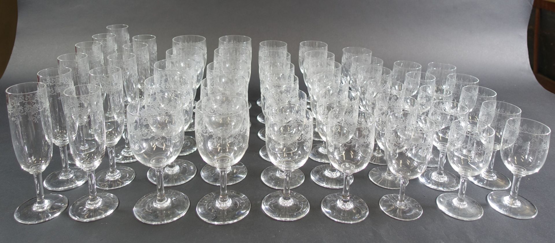 Null BACCARAT : Service of footed glasses model "Sévigné" in engraved crystal in&hellip;