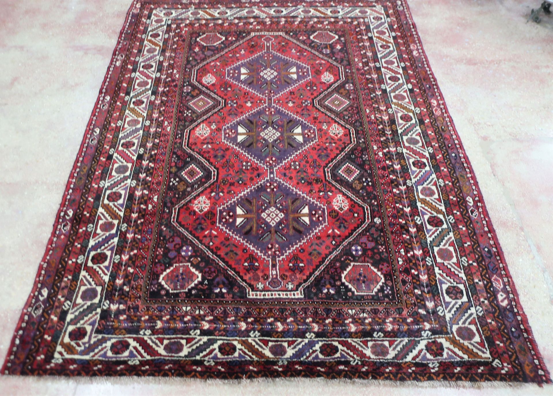 Null Grand tapis d'Orient en laine nouée à riche décor de motifs géométriques su&hellip;