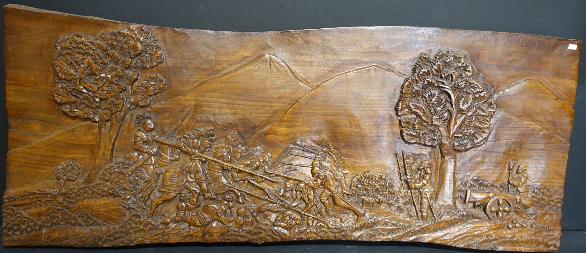 Null Jean-Pierre SURUGUE : Grand panneau en bois sculpté en bas-relief d'un scèn&hellip;