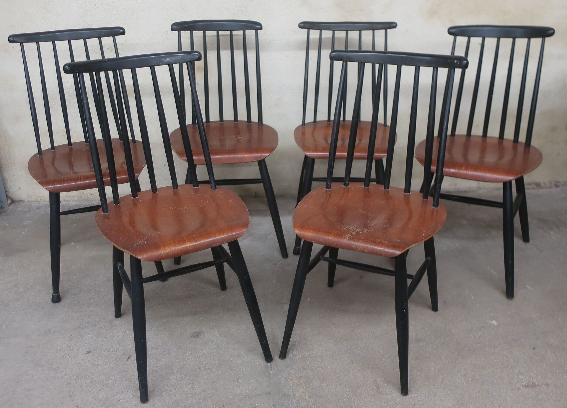 Null TAPIOVAARA Llamari (1914 -1999), dans le goût de - Suite de 6 chaises "Fane&hellip;