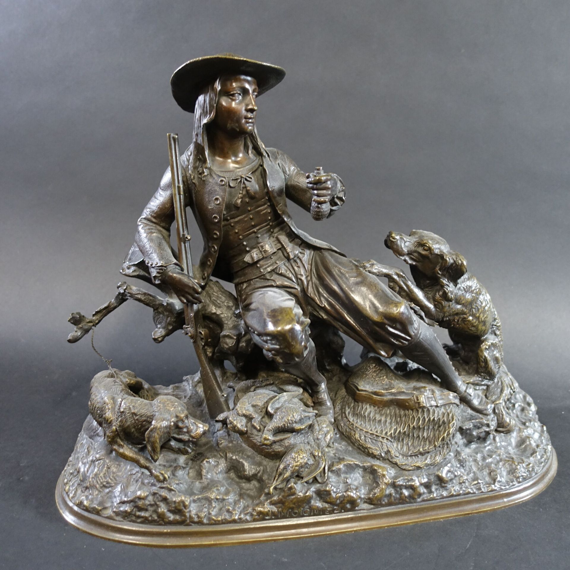 Null MOIGNIEZ Jules (1835-1894) : Le repos du chasseur. Bronze patiné signé. Hau&hellip;