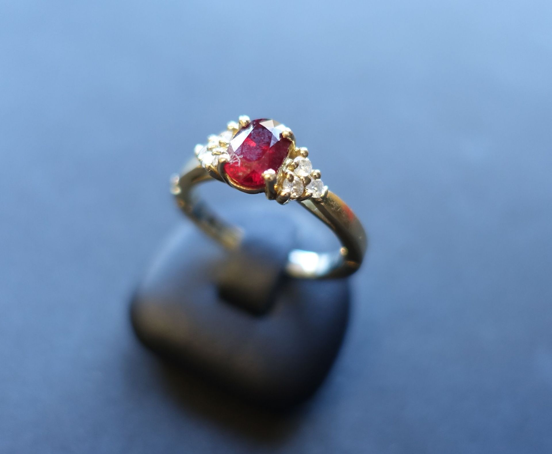 Null Bague ouvrante en or 750 millièmes sertie d'un rubis et six diamants à l'ép&hellip;