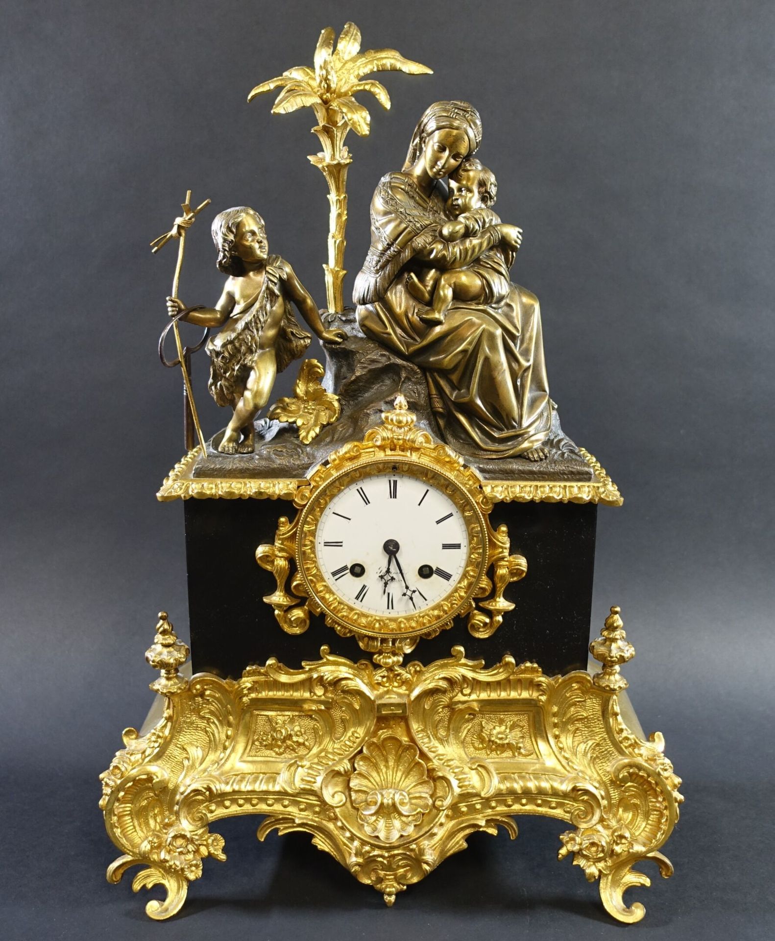 Null Pendule d'époque XIX's en bronze patiné et doré et marbre noir à décor de l&hellip;