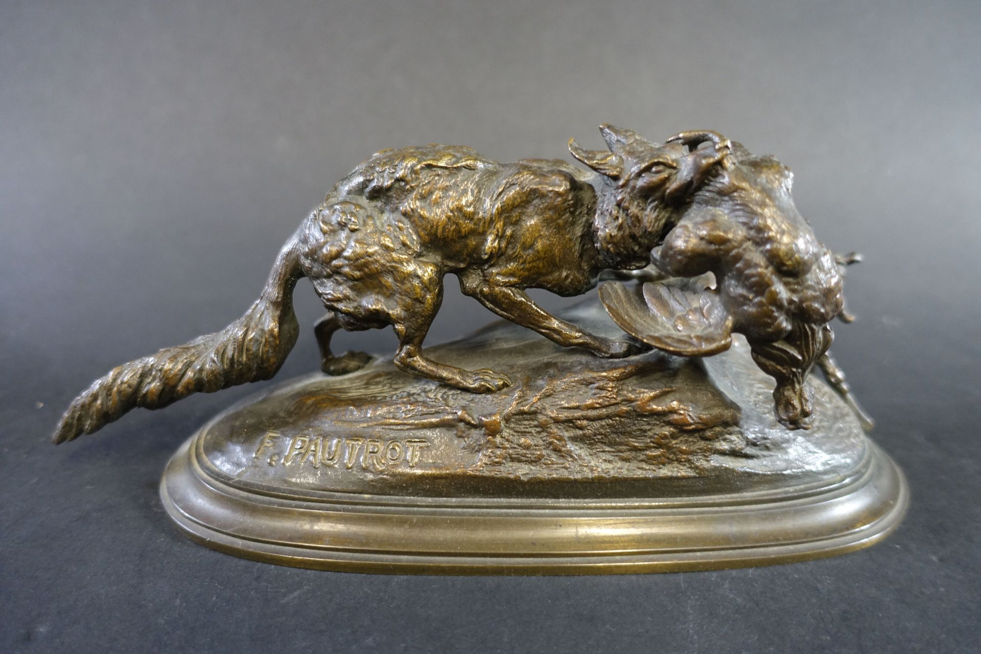 Null PAUTROT Ferdinand (1832-1874) : Renard et poule. Bronze patiné signé. Haut.&hellip;