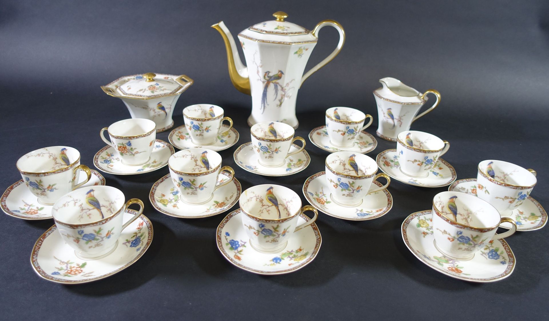 Null LIMOGES Théodore HAVILAND : Service à café en porcelaine, modèle évasé à pa&hellip;