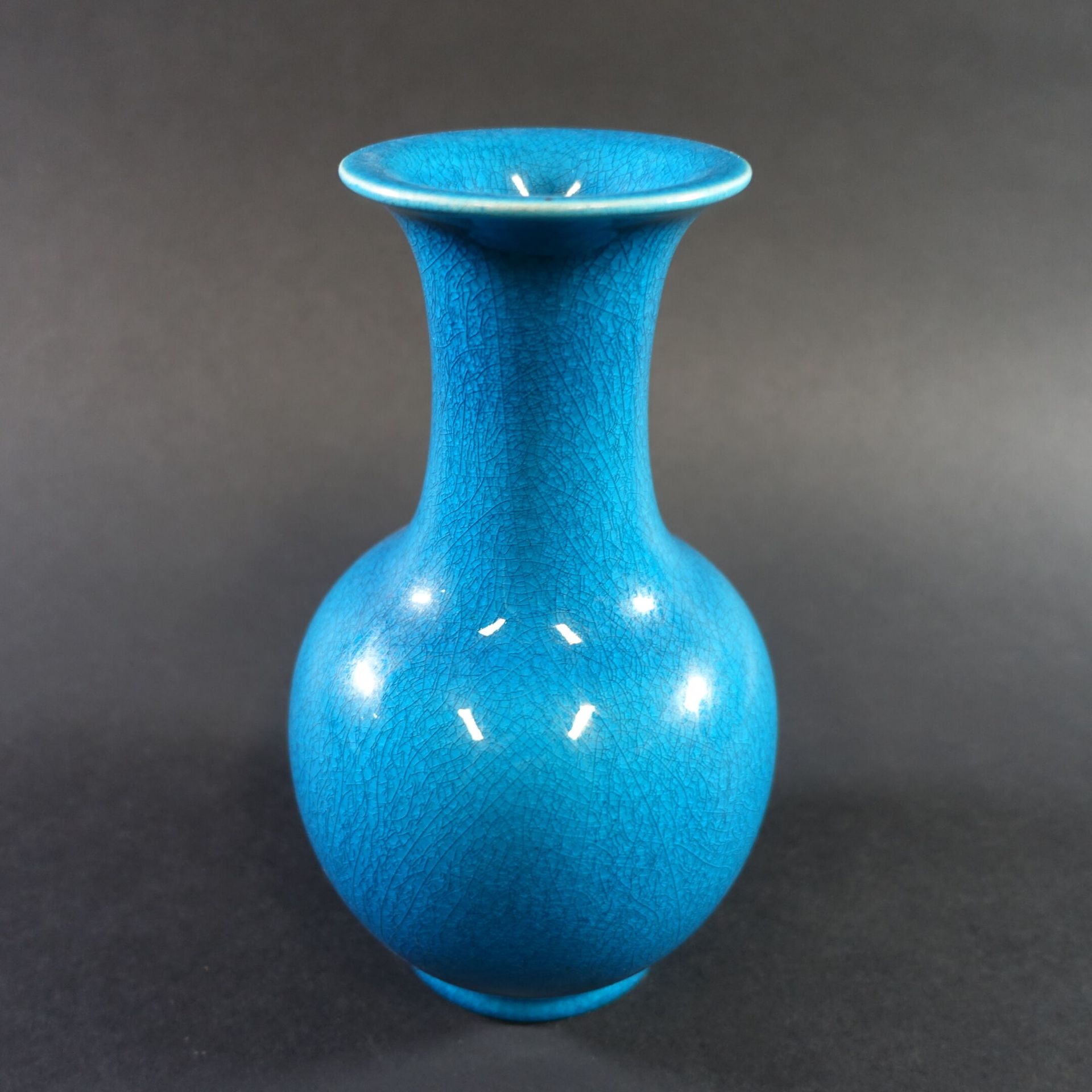 Null Pol CHAMBOST (1906-1983) : Vase balustre en faïence émaillée bleu turquoise&hellip;