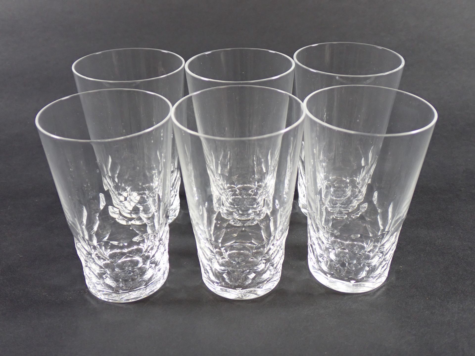 Null BACCARAT : Six verres gobelets en cristal, modèle écailles, cachets. Haut.:&hellip;