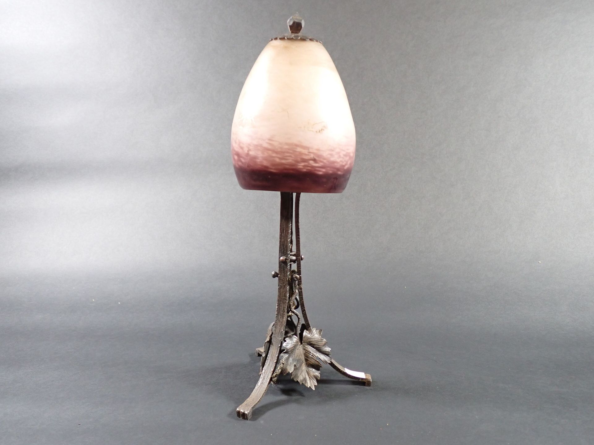 Null RETHONDES : Lampe de table à poser, le pied en fer forgé à motif de feuille&hellip;