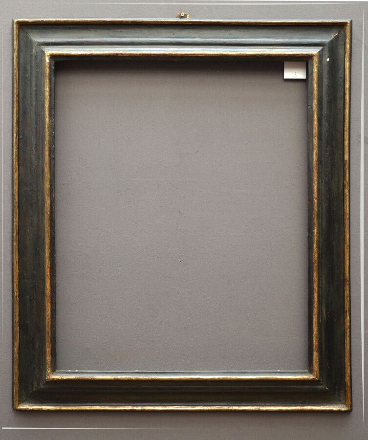 Null 一个发黑的模制木框，有一个反转的轮廓，以前是镀金的麦加（轻微磨损

意大利，17世纪

85,5 x 69 x 13 厘米