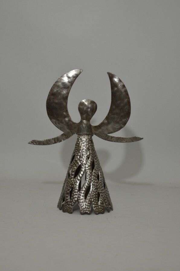 Null Anonymous 

My angel 

Cut iron

15 x 29 x 35 cm