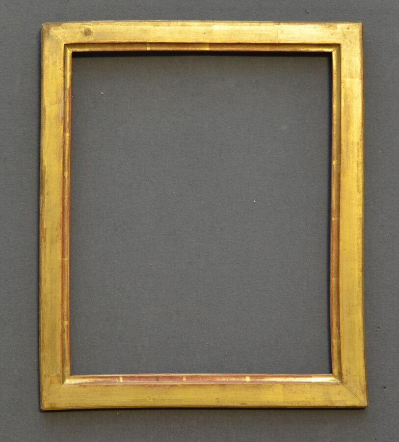 Null BAGUETTE à profil plat en bois mouluré et doré

XIX ème siècle 

39 x 31 x &hellip;