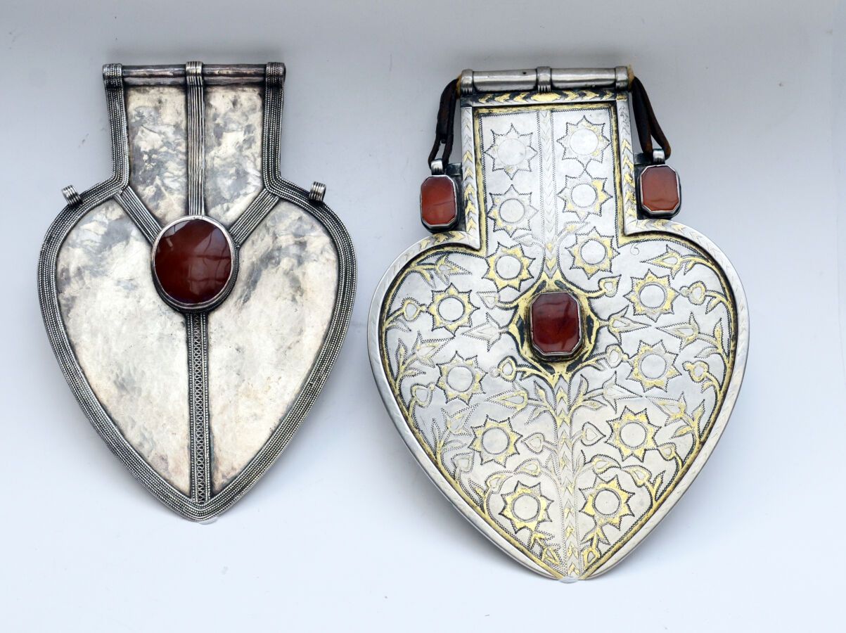 Null Two back pendants, Azyk, 
in silver, partially gilded, heart-shaped, with f&hellip;