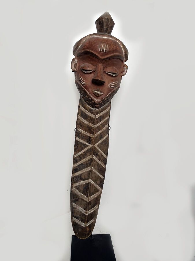 Null 长胡须的潘德面具 
刚果民主共和国 - 木材 - 颜料 
H.71厘米
