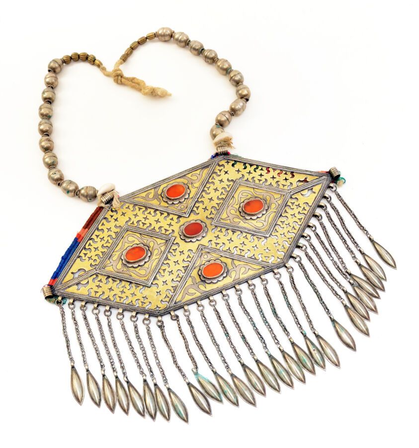 L Göndschük chest ornament, Tschanga brooch, two rings. Turkmenistan, Tekke and &hellip;