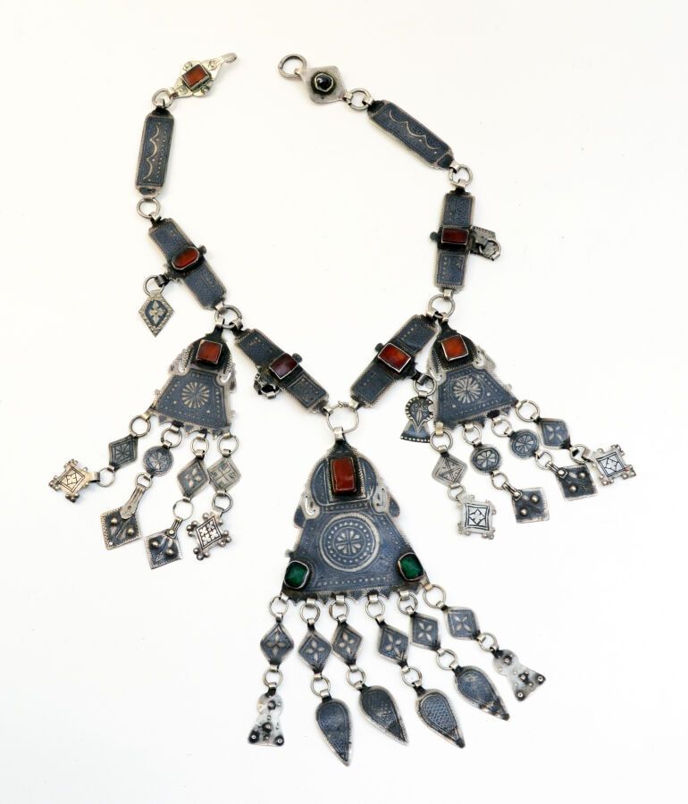 Null Head ornament
in silver, niello, carnelian cabochons and gems. 
H. 38 cm.
B&hellip;