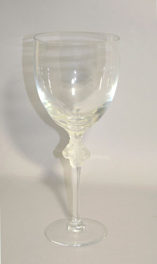 Null LALIQUE France,

Grand verre en cristal modèle "Roxane", signé sous la base&hellip;