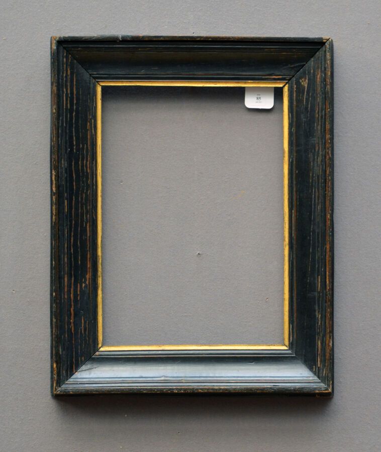 Null Frame in molded wood, blackened and gilded.

Netherlands, 19th century

Dim&hellip;