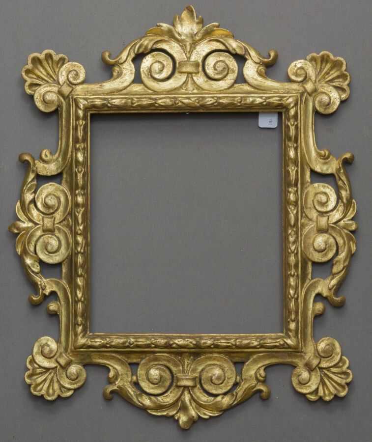 Null Frame with reversed profile decorated with laurel twists, the pediments dec&hellip;
