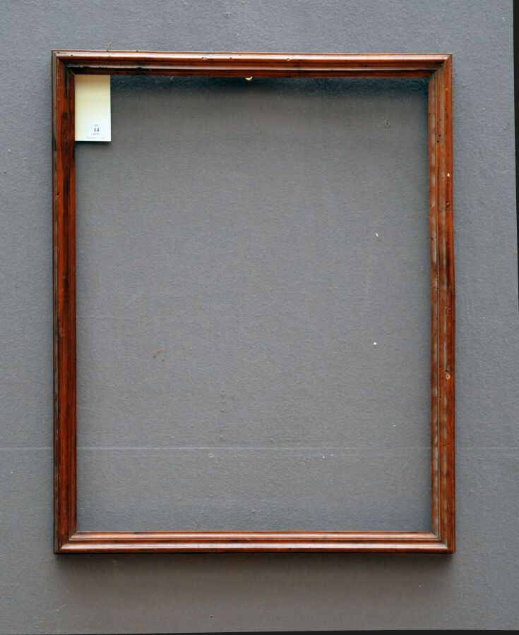 Null 胡桃木框架，模制和雕刻。

意大利，17-18世纪。

尺寸：53.5 x 41.5 x 2.5厘米。

(略微翘起)