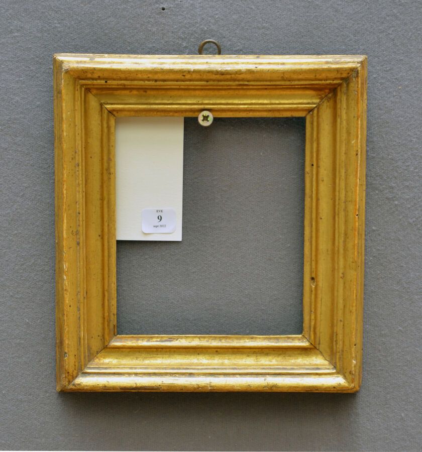 Null Un pequeño marco Salvator Rosa, en madera moldeada, esculpida y dorada.

It&hellip;