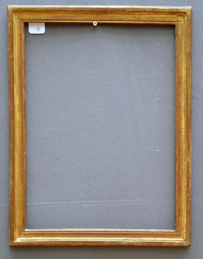 Null 一个模制的、雕刻的和镀金的木制BAGUETTE。

路易十六时期。

尺寸：50.5 x 37.5 x 4厘米