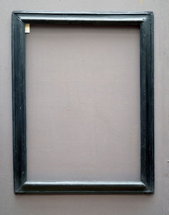 Null 一个模制的、雕刻的和发黑的木质框架，有一个倒置的轮廓。

意大利，17世纪。

尺寸：101.5 x 73.5 x 9厘米