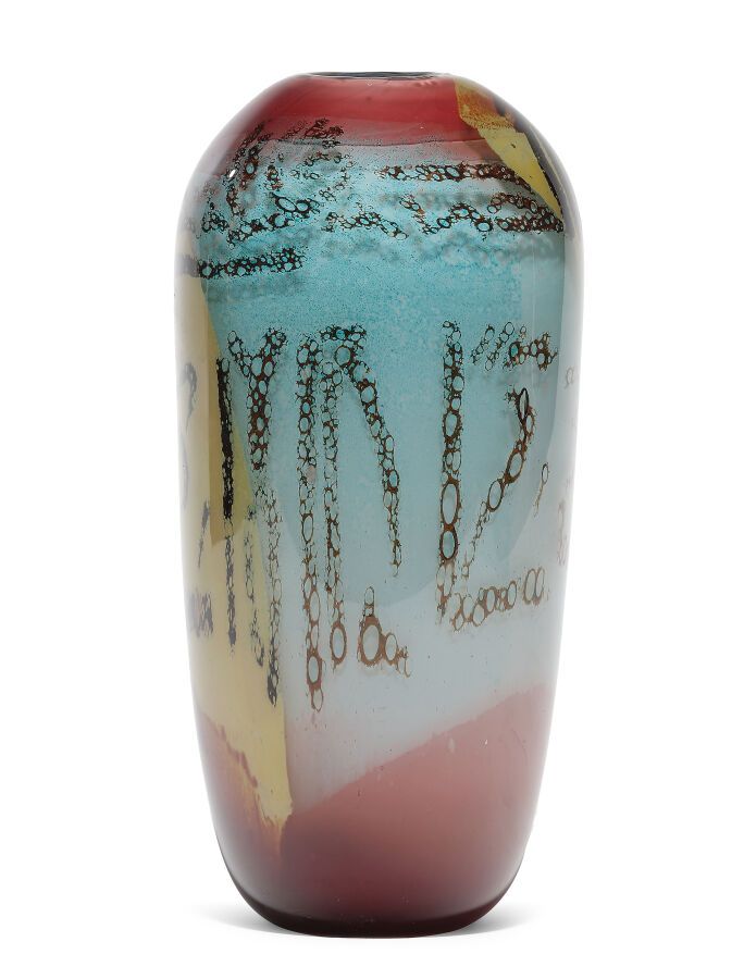 Null Nicolas MORIN (France, né en 1959)
Vase en verre soufflé à décor calligraph&hellip;