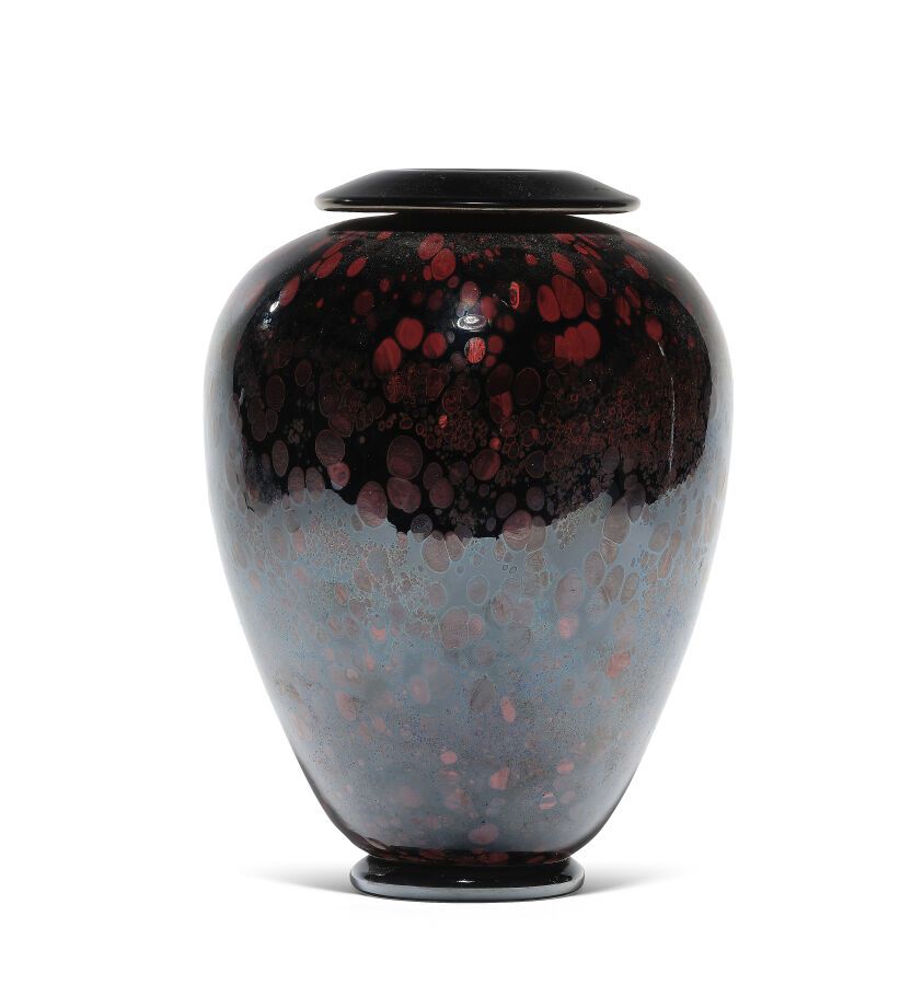 Null Robert PIERINI (France, né en 1950)
Vase à collerette en verre soufflé noir&hellip;