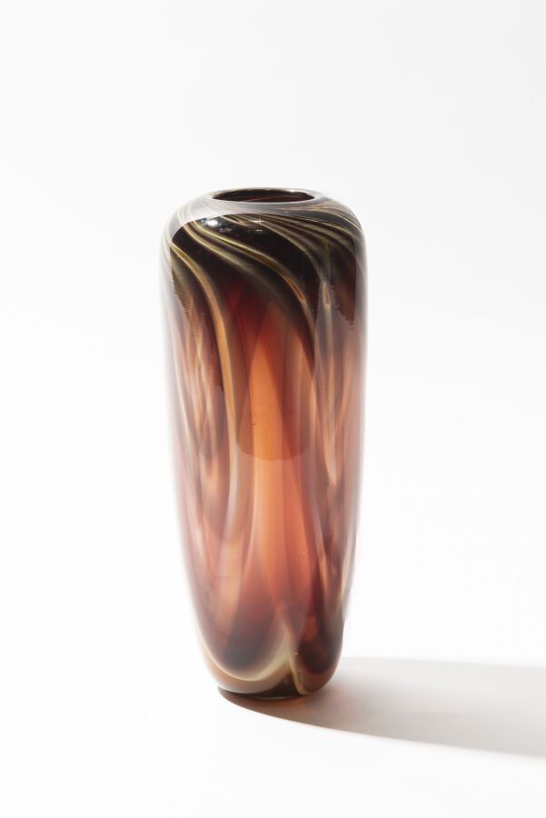 Null Nicolas MORIN (France, né en 1959)
Vase en verre soufflé à décor flammé de &hellip;