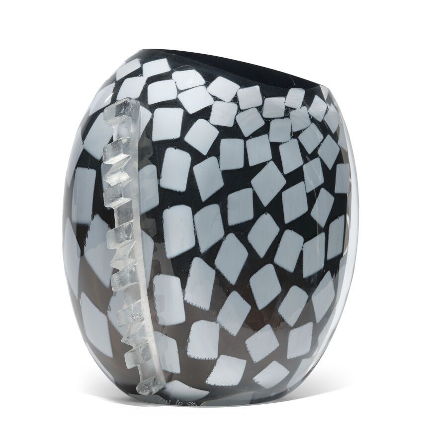 Null Nicolas MORIN (France, né en 1959)
« CROCO » vase en verre soufflé de forme&hellip;