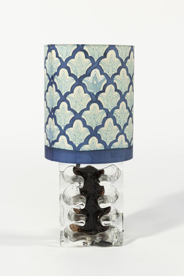 Null DAUM FRANCE
Lampe modèle Lynx 
Le fût à décor d'une dalle alvéolée et pâte &hellip;